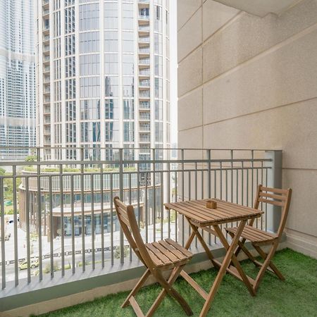 ドバイ3Br Oasis In Downtown With Burj Khalifa And Pool Viewアパートメント エクステリア 写真