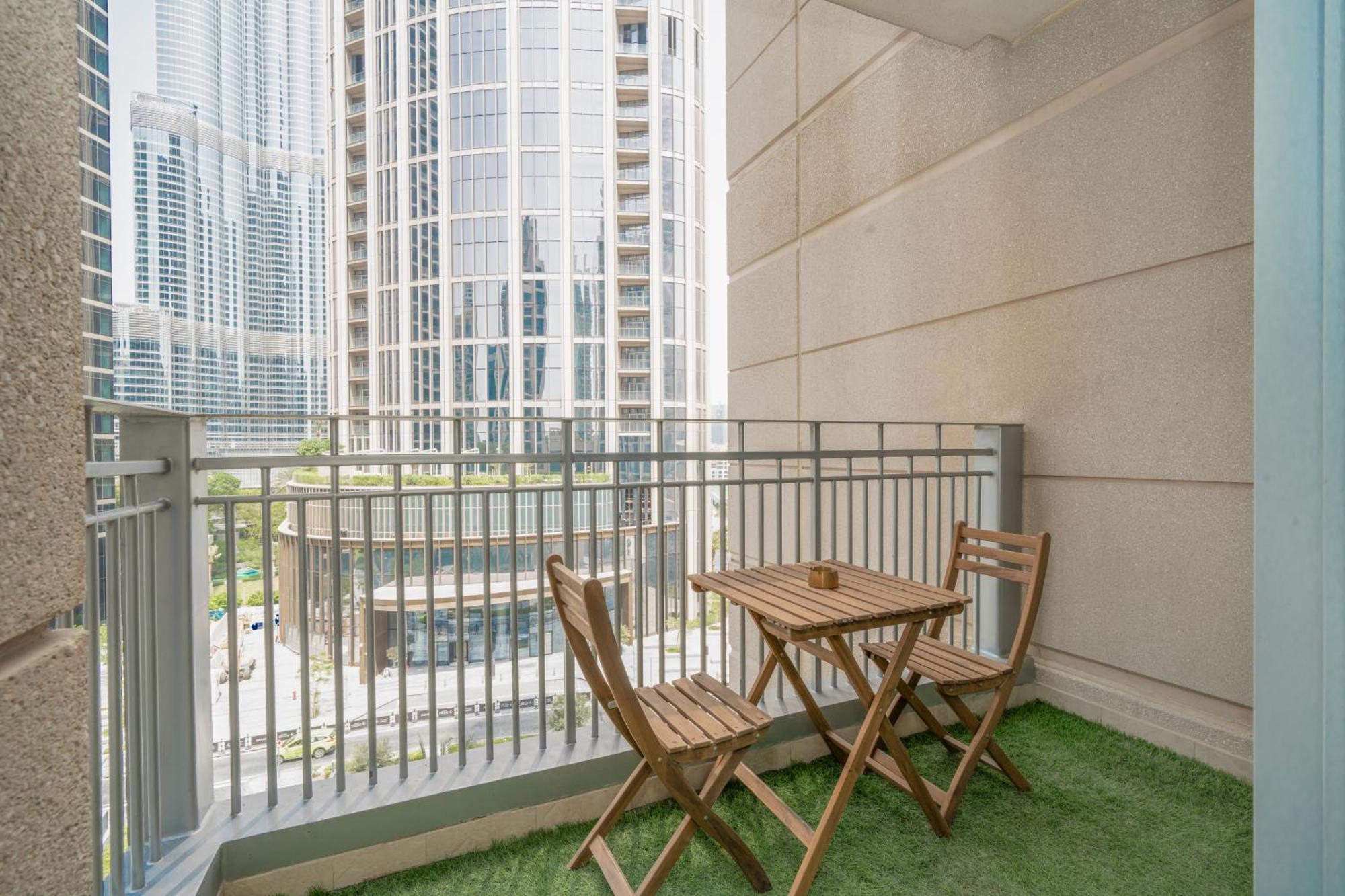 ドバイ3Br Oasis In Downtown With Burj Khalifa And Pool Viewアパートメント エクステリア 写真