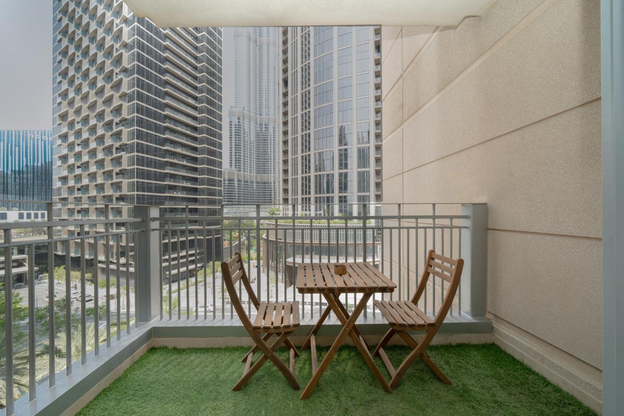 ドバイ3Br Oasis In Downtown With Burj Khalifa And Pool Viewアパートメント エクステリア 写真